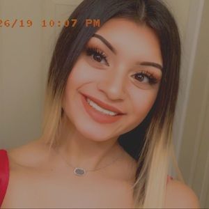 Meet your Posher, Raquel